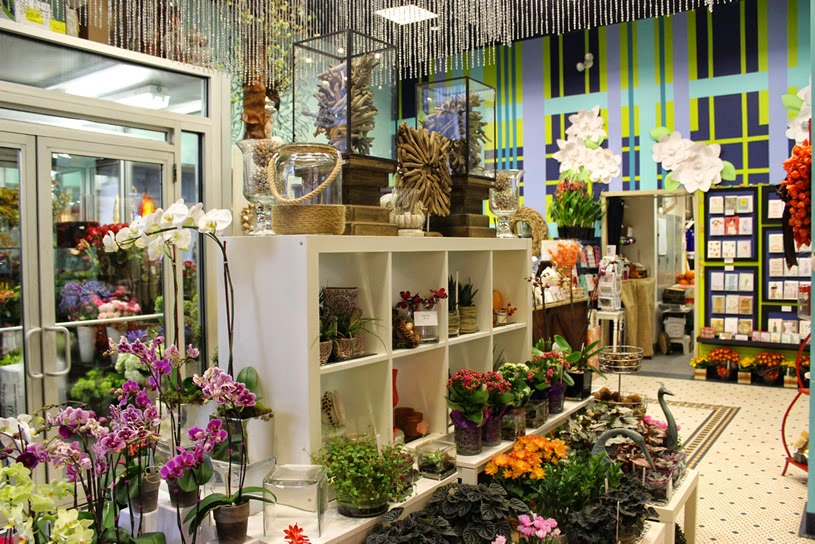 Цветочный магазин м. Цветочный салон. Интерьер цветочного магазина. Красивый цветочный магазин. Флористический салон.