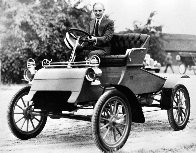 Генри Форд на своем первом авто «Ford A» 1903 года