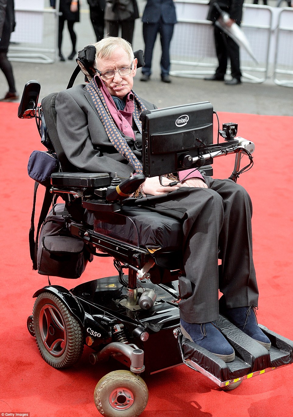 4A2BA3EB00000578-5498967-Professor_Stephen_Hawking_pictured_in_2015_died_at_home_in_Cambr-a-25_1521021624570.jpg