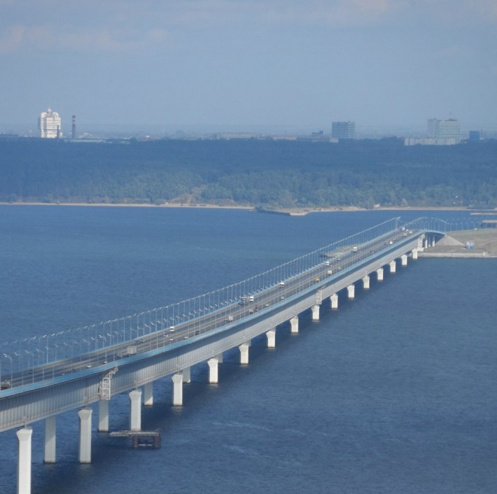 Фото президентского моста с правого берег от здания университета