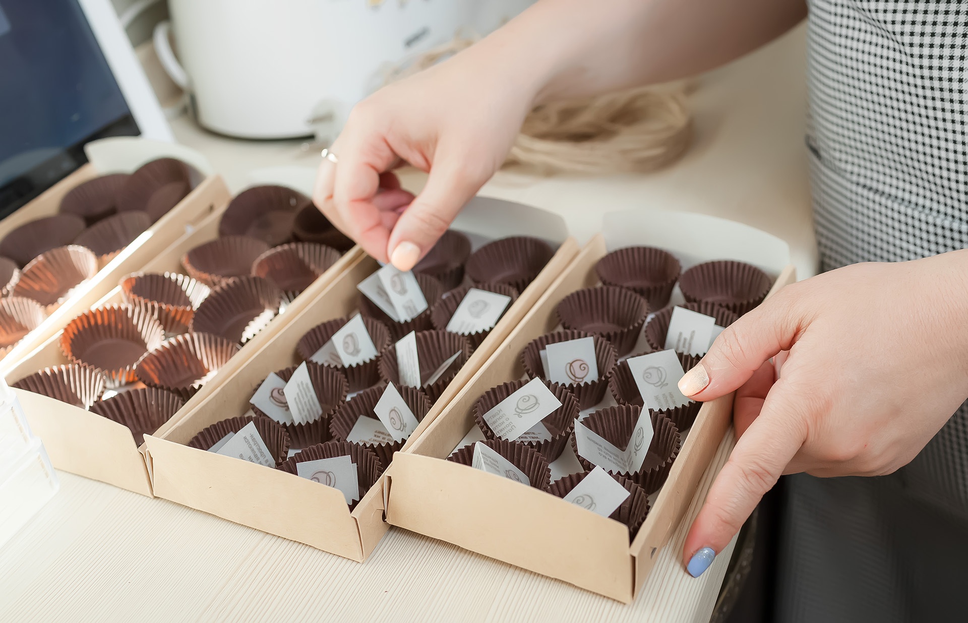Простые конфеты своими руками. Шоколадные конфеты. Шоколадные конфеты ручной работы. Конфеты шоколад. Шоколадные конфеты своими.